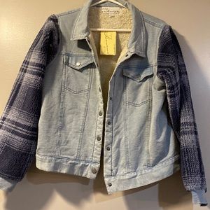 Vintage Havana denim jacket. NWT. Size large
